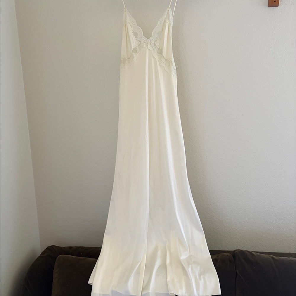 Elegant White Lace Trim Nightgown